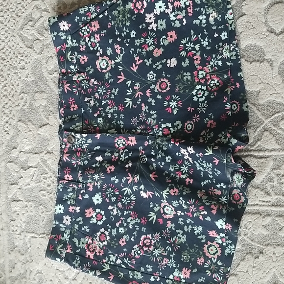GAP Pants - GAP Summer Floral Shorts
